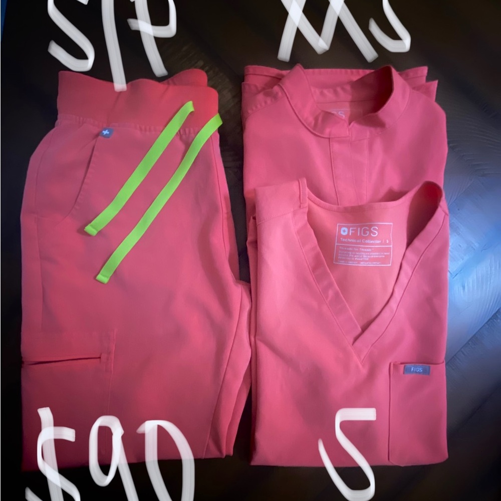 Figs Hot Coral (3) pc set